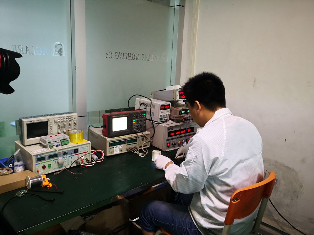 尊龙凯时人生就是搏光电的电子检测设备便于研发测试产品的电器性能
